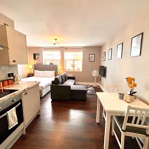 Lovely Close To Station Brighton
