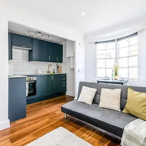 Modern One Bedroom In Brighton