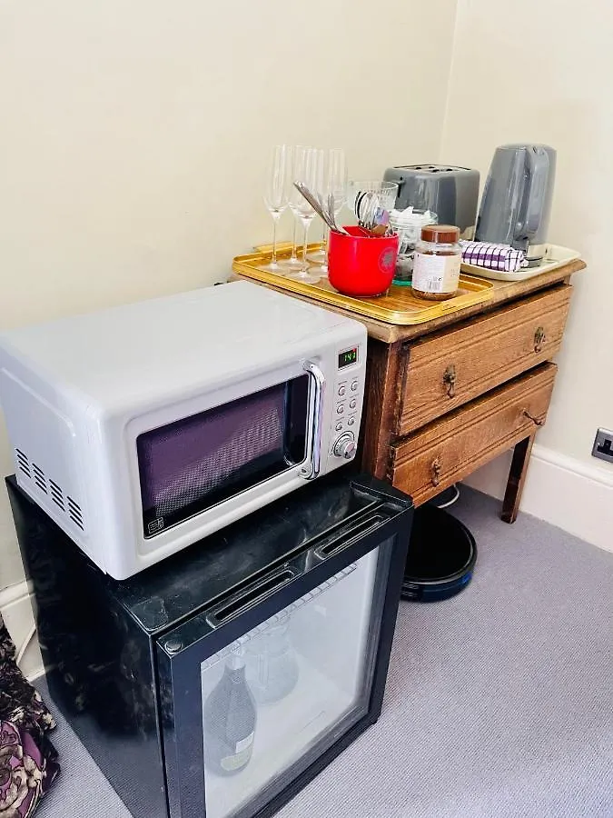 Beautiful Private 2 Bedroom Suite In Mansion Home With Free Parking Brighton Holiday home